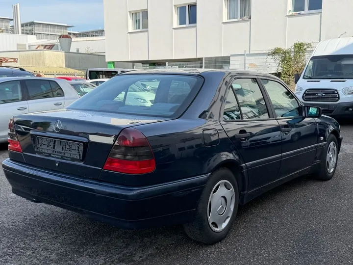 Mercedes-Benz C 240