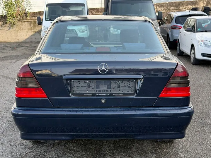 Mercedes-Benz C 240