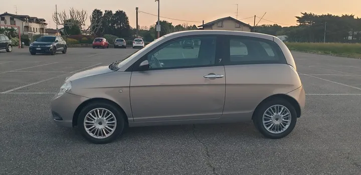 Lancia Ypsilon