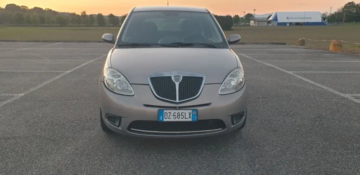 Lancia Ypsilon