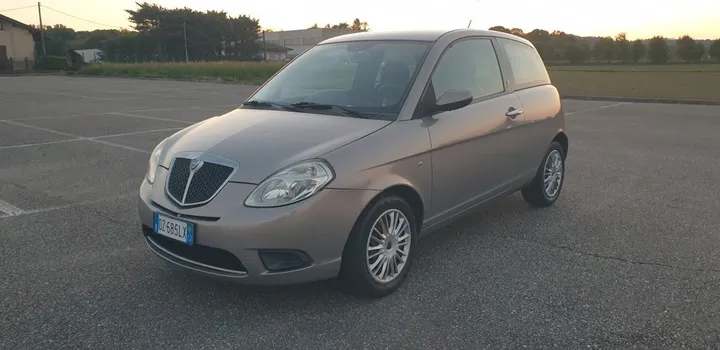 Lancia Ypsilon