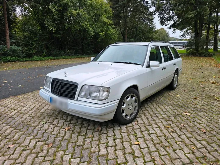 Mercedes-Benz E 200
