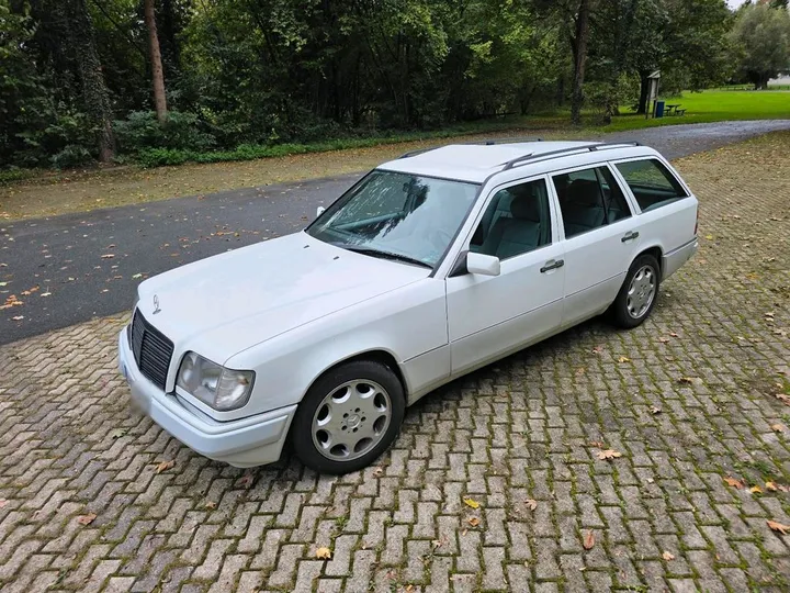 Mercedes-Benz E 200