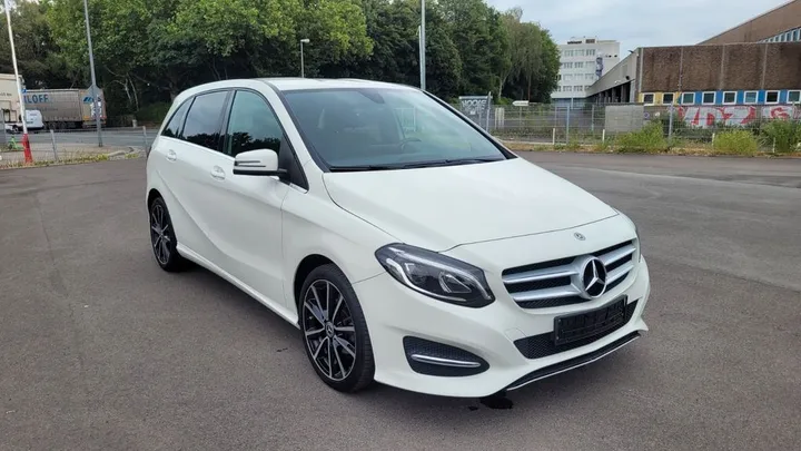 Mercedes-Benz B 180