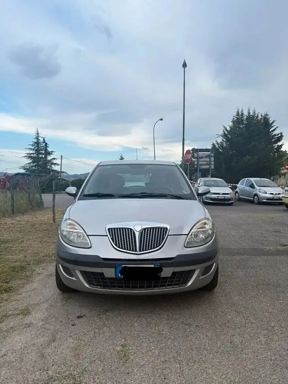 Lancia Ypsilon