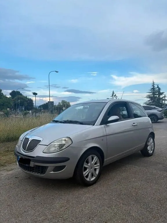 Lancia Ypsilon