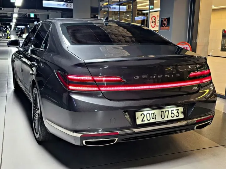 Genesis G90