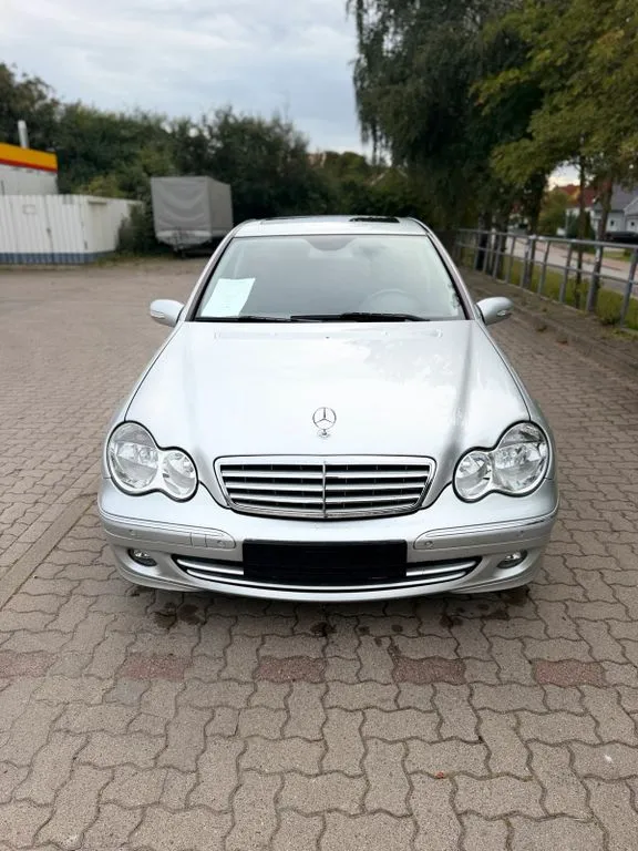 Mercedes-Benz C 230