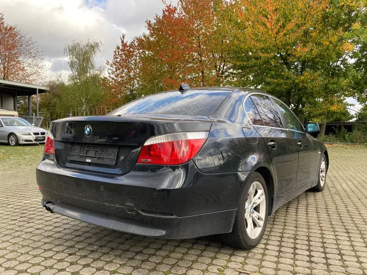 BMW 523