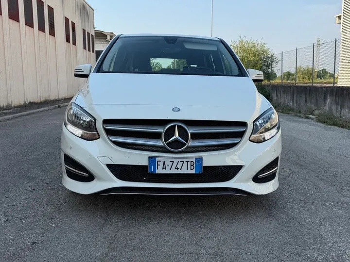 Mercedes-Benz B 180