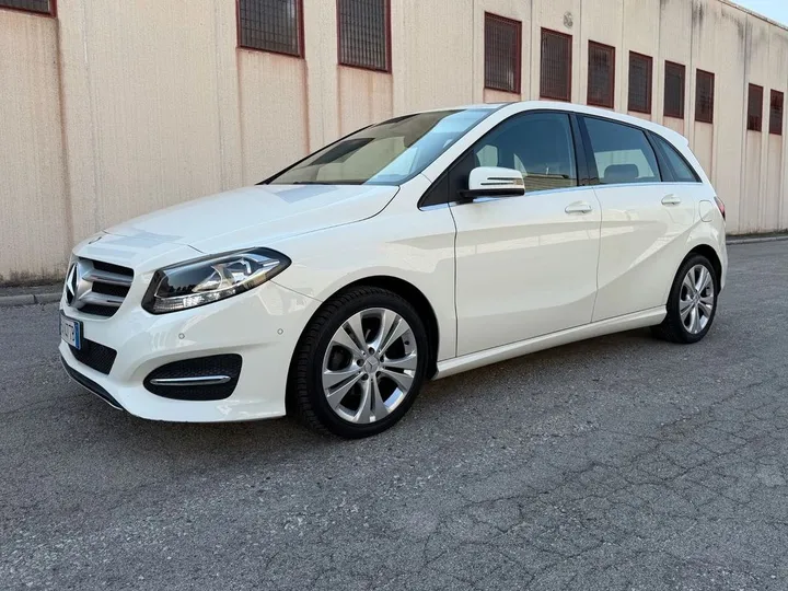 Mercedes-Benz B 180