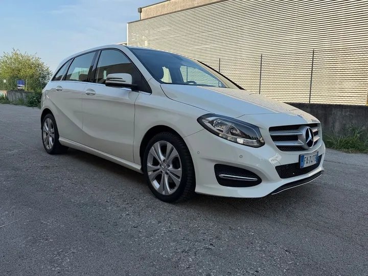 Mercedes-Benz B 180