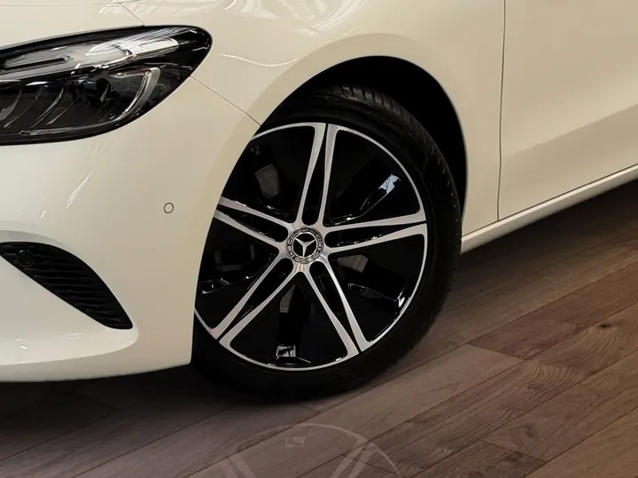 Mercedes-Benz B 220