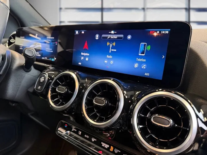 Mercedes-Benz B 220