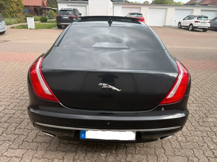 Jaguar XJ