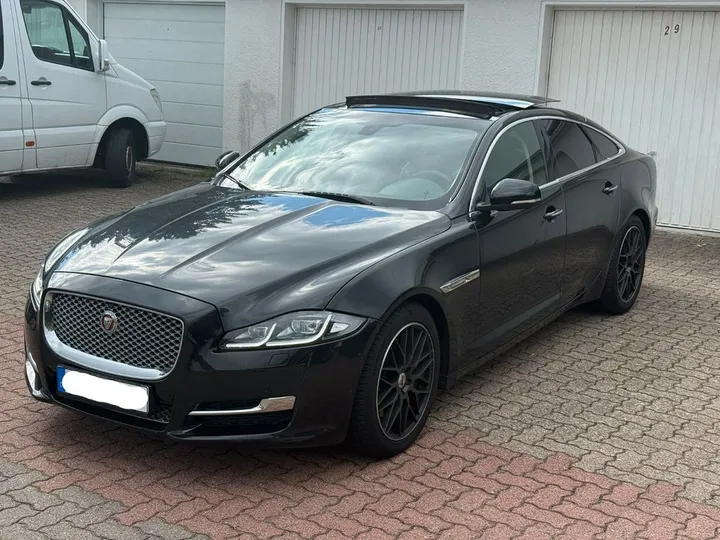 Jaguar XJ
