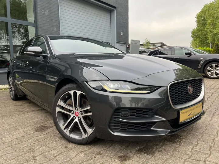 Jaguar XE