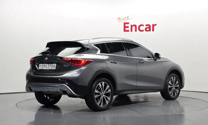 Infiniti QX30