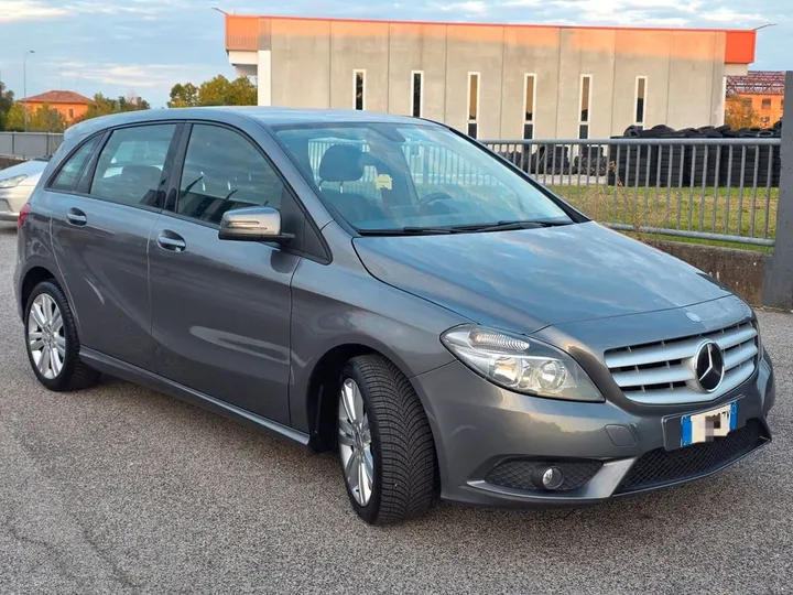 Mercedes-Benz B 180