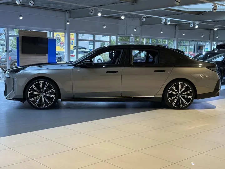 BMW 740