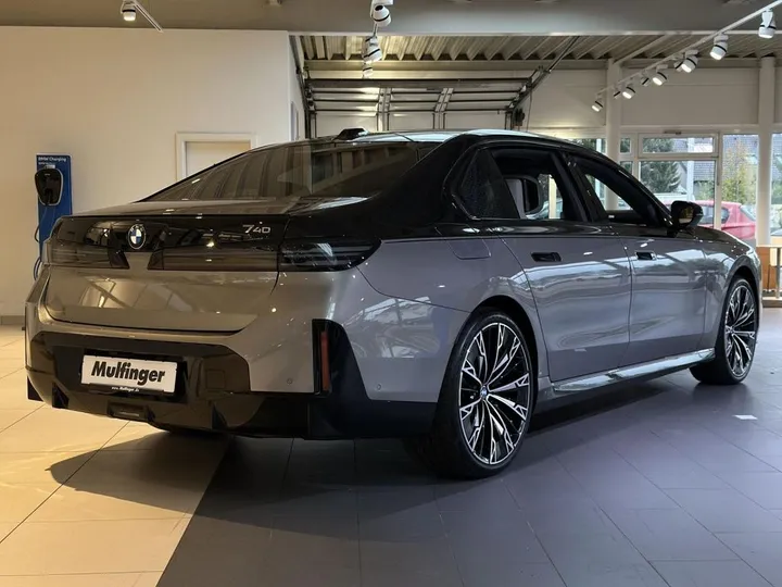 BMW 740