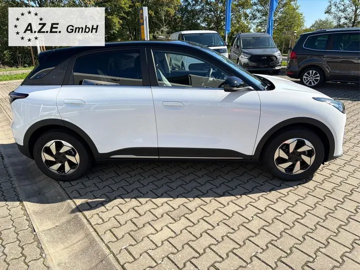 Geely E2