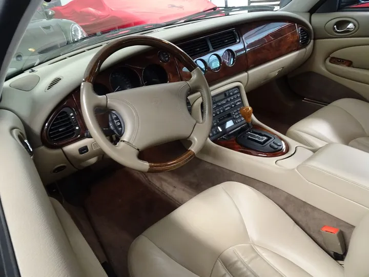 Jaguar XK8
