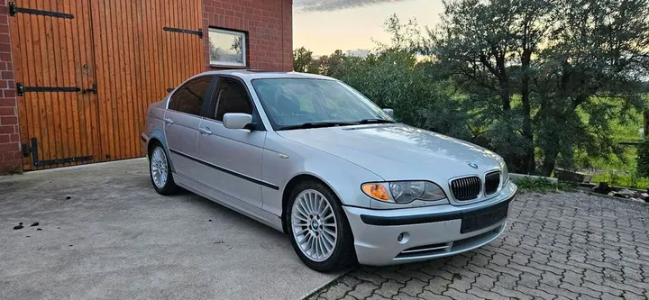 BMW 330