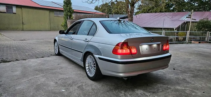 BMW 330