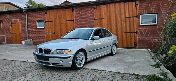BMW 330