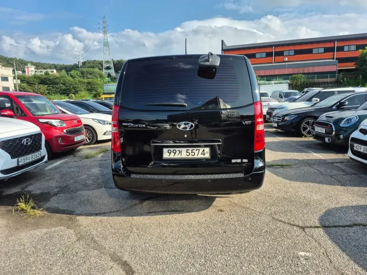 Hyundai Starex