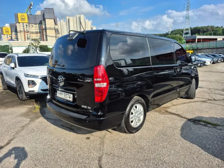 Hyundai Starex
