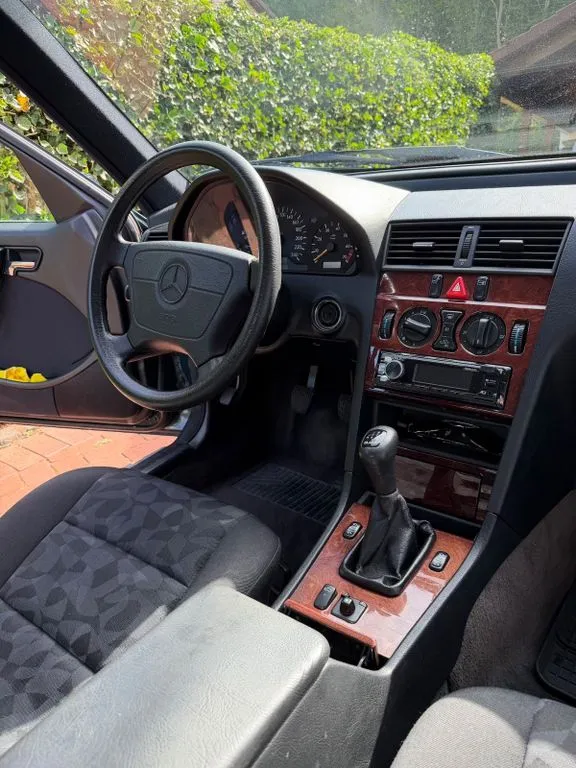 Mercedes-Benz C 180