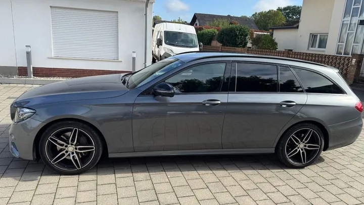 Mercedes-Benz E 220