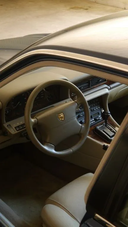 Jaguar XJ
