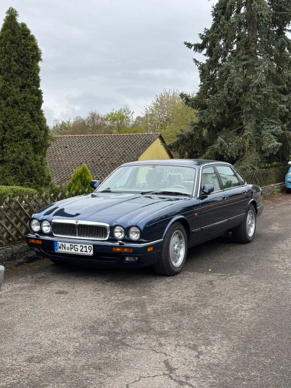 Jaguar XJ