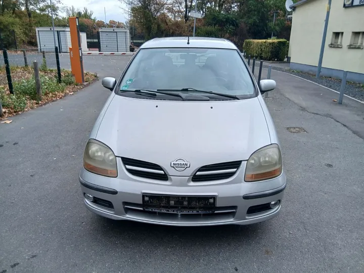 Nissan Almera Tino