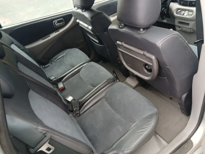 Nissan Almera Tino