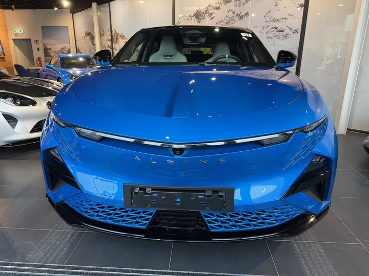 Alpine A390