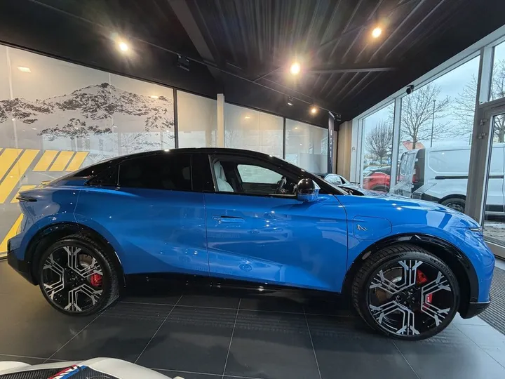 Alpine A390
