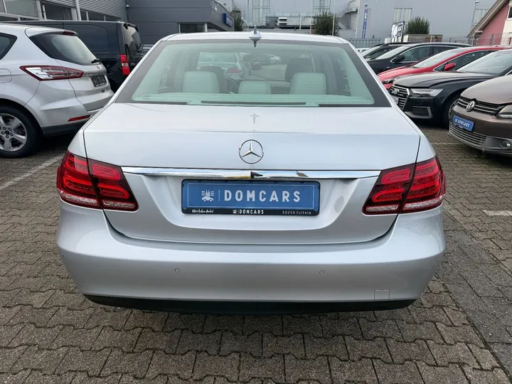 Mercedes-Benz E 200