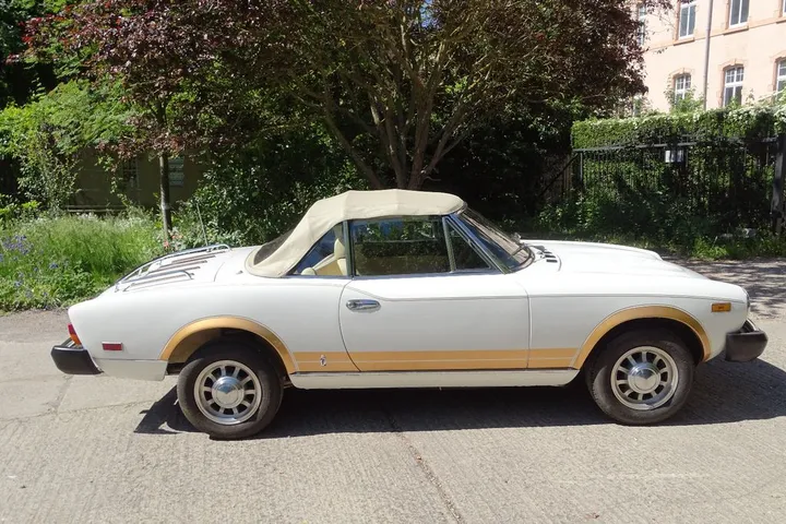Fiat 124 Spider