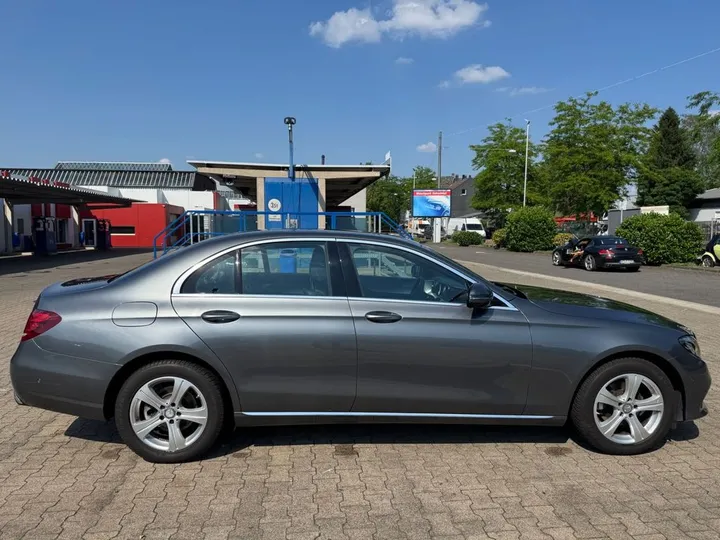 Mercedes-Benz E 200