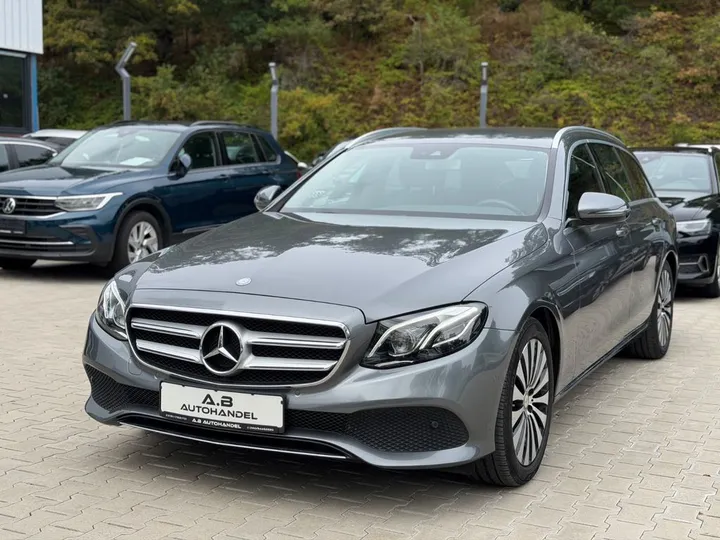 Mercedes-Benz E 220