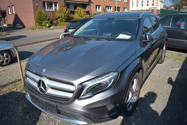 Mercedes-Benz GLA 200