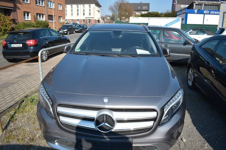 Mercedes-Benz GLA 200