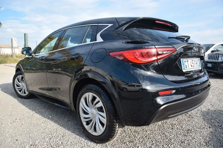 Infiniti Q30