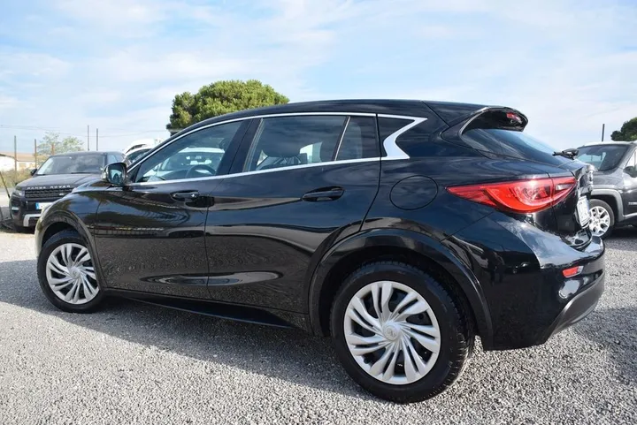 Infiniti Q30