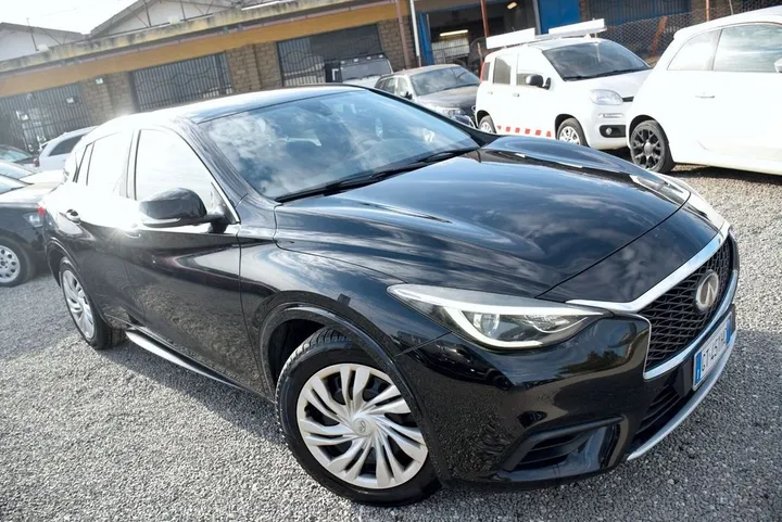 Infiniti Q30