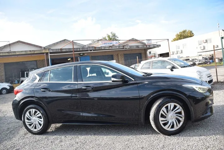 Infiniti Q30